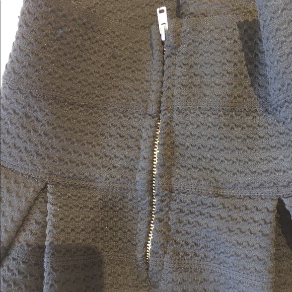 H&M skirt with side zipper in excellent condition - Picture 4 of 5